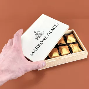 Coffret en bois garni de 6 marrons