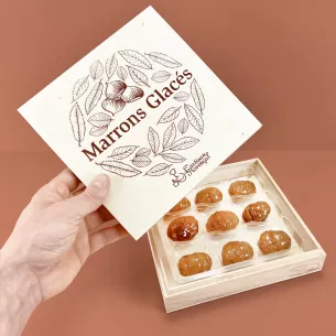 Boîte en bois avec 9 marrons décoratifs
